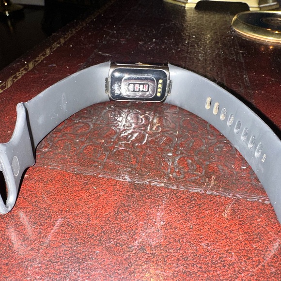 Fitbit Charge 6 - used - Picture 6 of 11